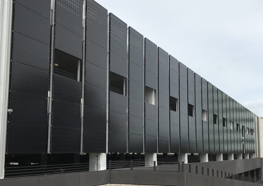 GSX BiFi Glass-Glass Solar facade covers the outside of 3M office building.